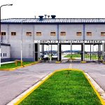 La conexión de fibra óptica en cárceles federales sigue generando teléfono descompuesto