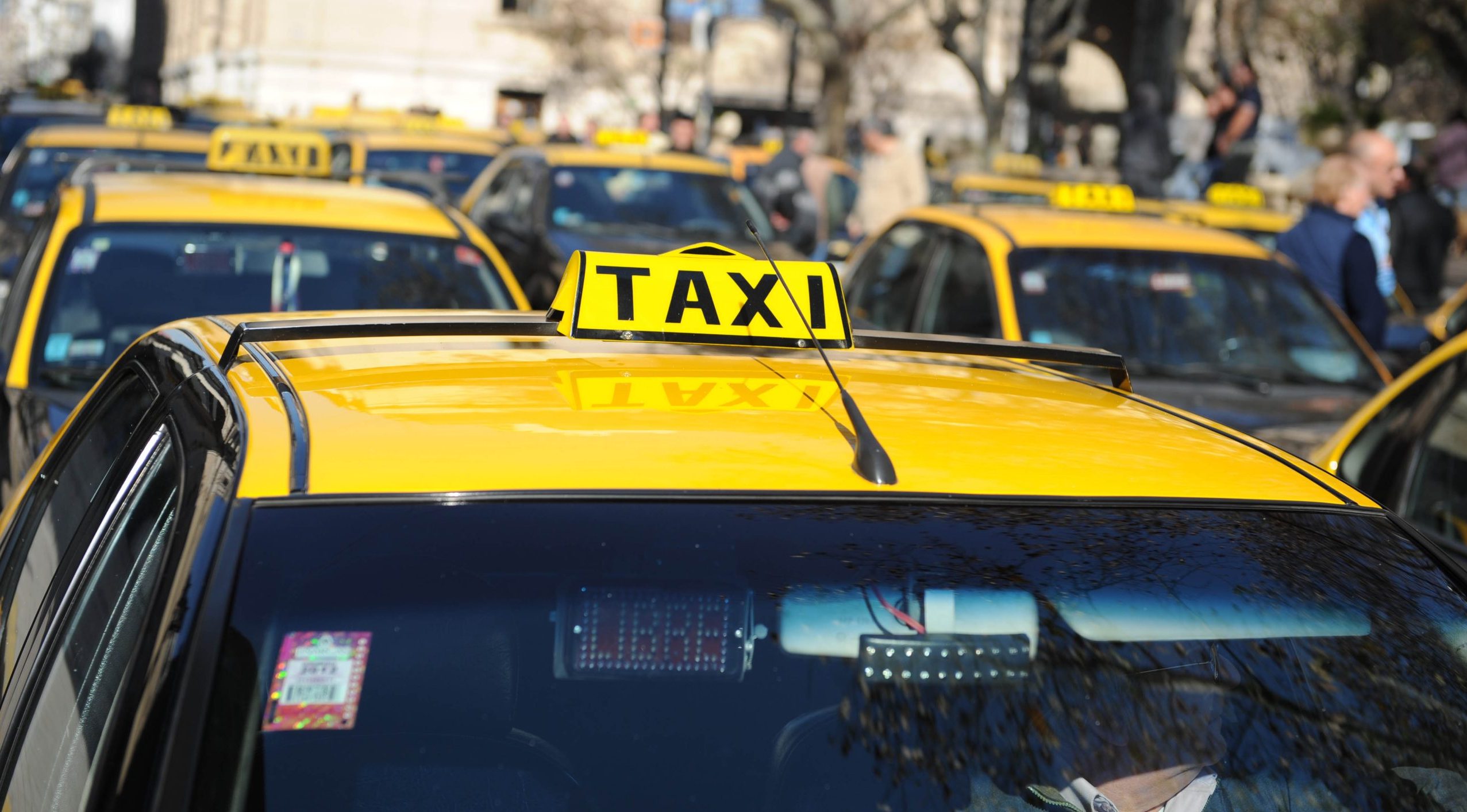 Lee más sobre el artículo Taxis: “No se puede llevar a la tarifa lo que marca el estudio de costos”