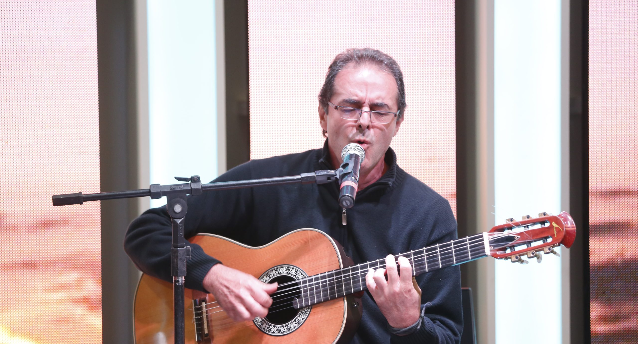 Lee más sobre el artículo Jorge Fandermole visitó Radio UNR