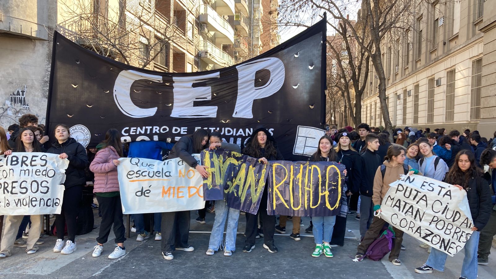 Lee más sobre el artículo Protesta por la inseguridad en el Politécnico: “Todos los días roban a uno, dos o tres estudiantes”