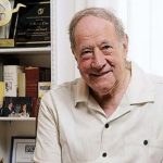 La UNR entregó el título de Doctor Honoris Causa al periodista británico Robert Cox