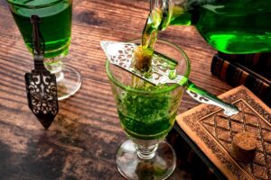 Lee más sobre el artículo Absenta: la bebida prohibida en Europa durante casi un siglo
