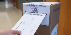 Lee más sobre el artículo Elecciones PASO Nacionales en Argentina: perspectivas desde Santa Fe