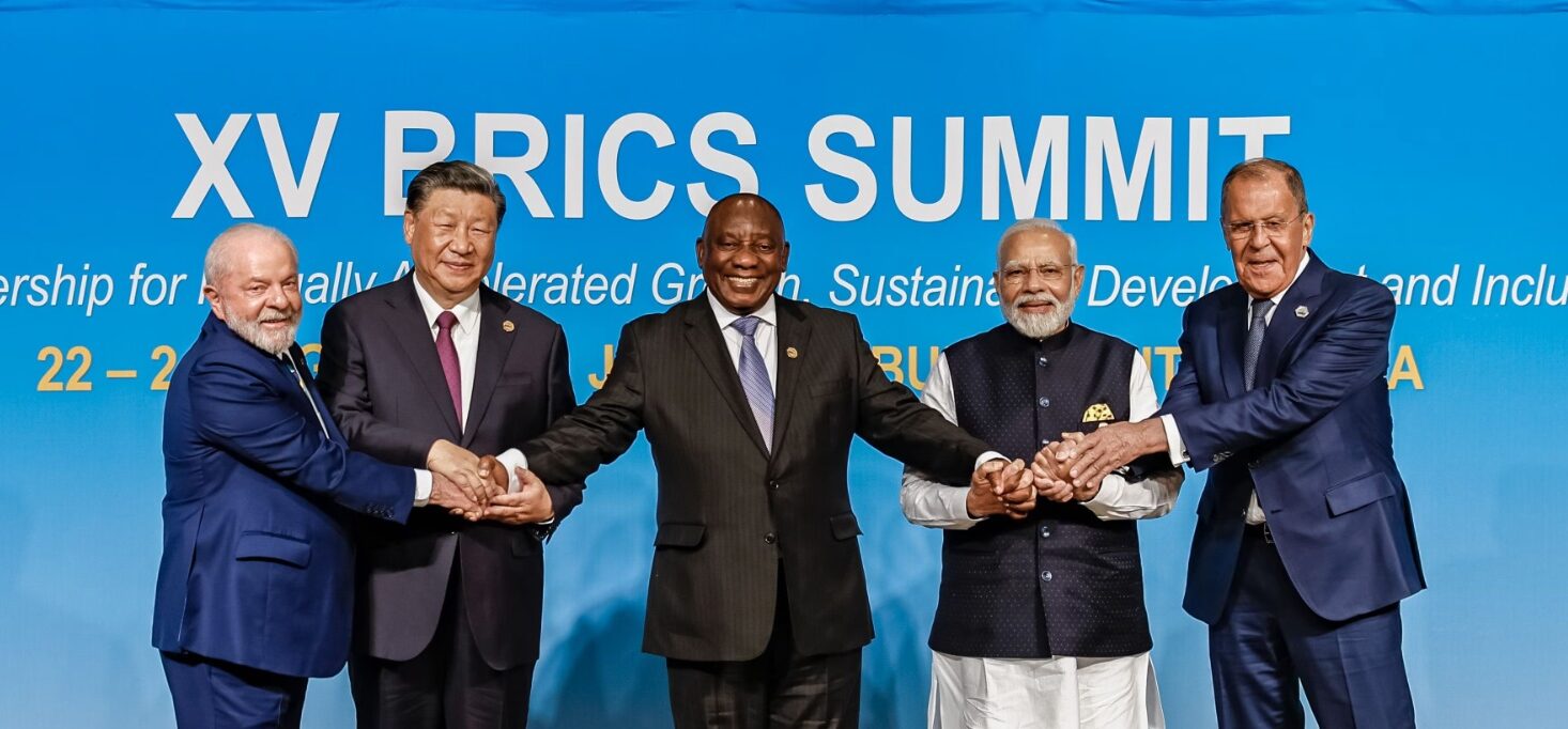Lee más sobre el artículo Argentina-BRICS: un paso estratégico hacia nuevas oportunidades económicas y globales