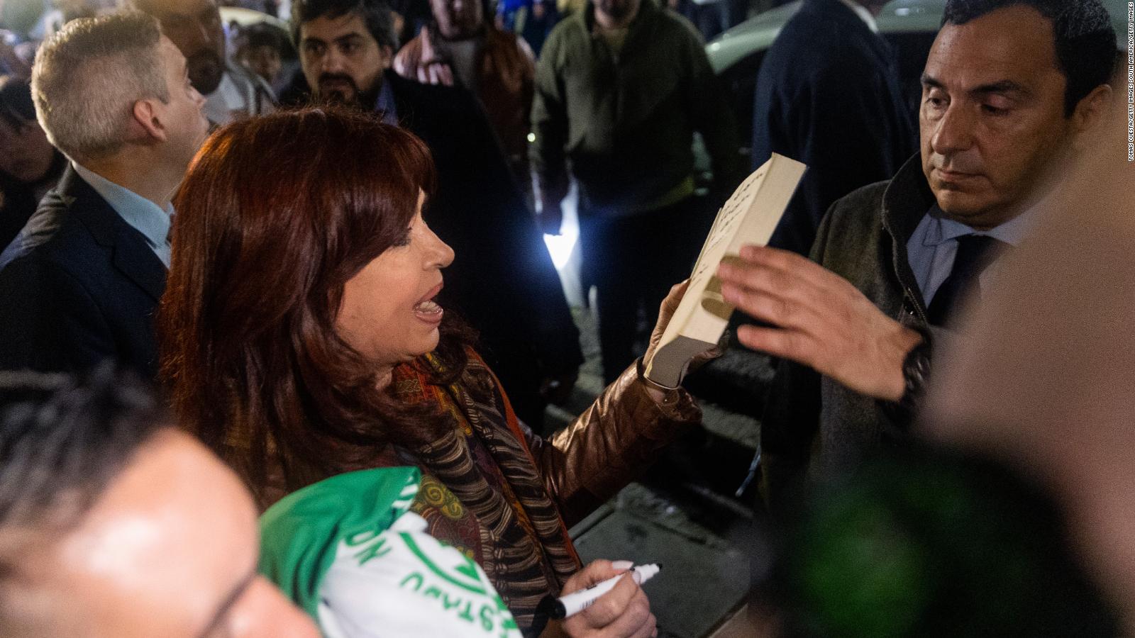 Lee más sobre el artículo Un año del atentado contra Cristina Fernández: “La justicia encubre a los responsables”