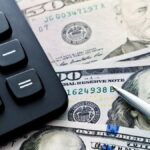 Publican una web para estimar sueldos en dólares en medio del debate sobre dolarización