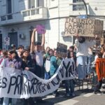 La comunidad de la Escuela Guido y Spano se movilizó para evitar el desalojo