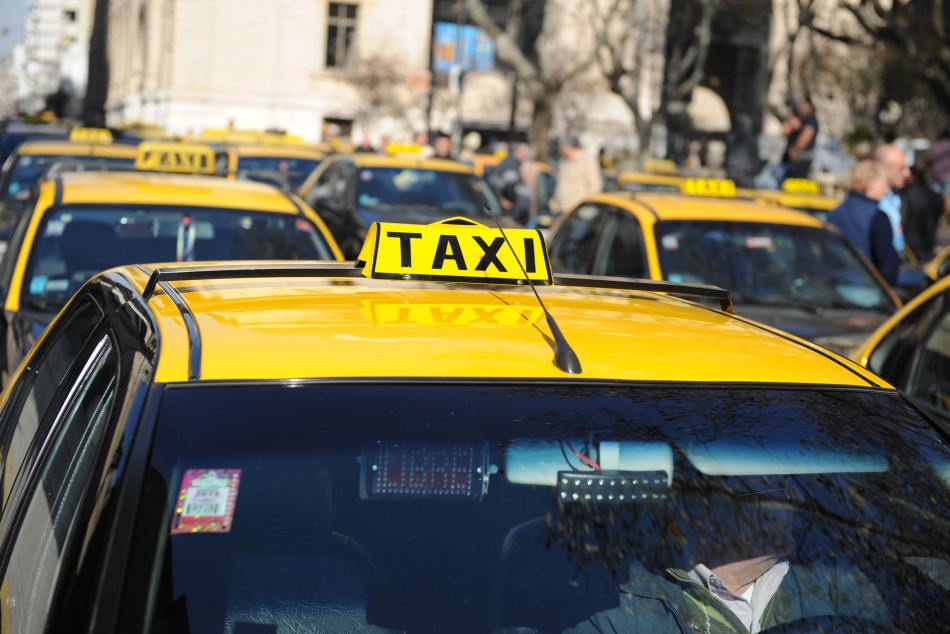 Lee más sobre el artículo Tras la devaluación, los viajes en taxi cayeron un 25%