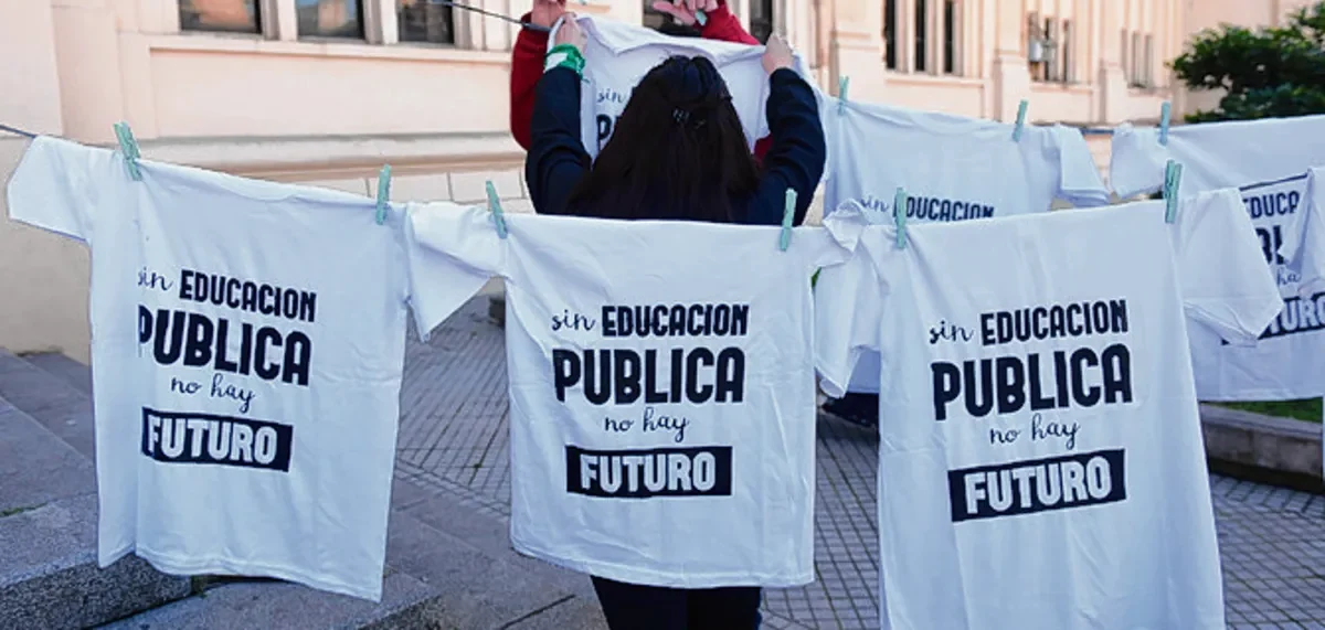 Lee más sobre el artículo La UNR desobliga a sus alumnos para marchar contra los vouchers de Javier Milei