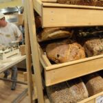 Panaderías: La harina está como en Europa, pero no pueden vender el pan al precio de Roma
