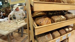 Lee más sobre el artículo Panaderías: La harina está como en Europa, pero no pueden vender el pan al precio de Roma