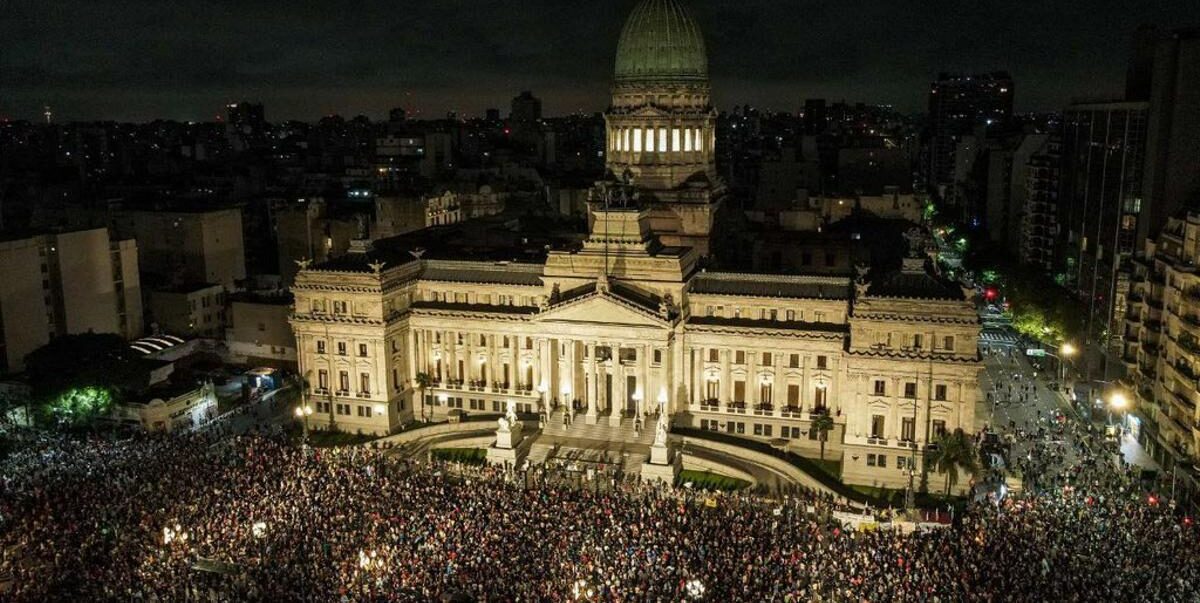 Lee más sobre el artículo Agustín Rossi: construir el consenso necesario para que el DNU caiga en el Congreso