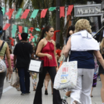 Derrumbe histórico en ventas minoristas: la caída fue del 13,7% respecto a 2022