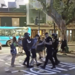 Fuerte repudio tras la detención de siete jóvenes por una pintada contra la Ley Ómnibus