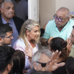 Suspenden el inicio de las sesiones del Concejo tras una fuerte protesta de taxistas