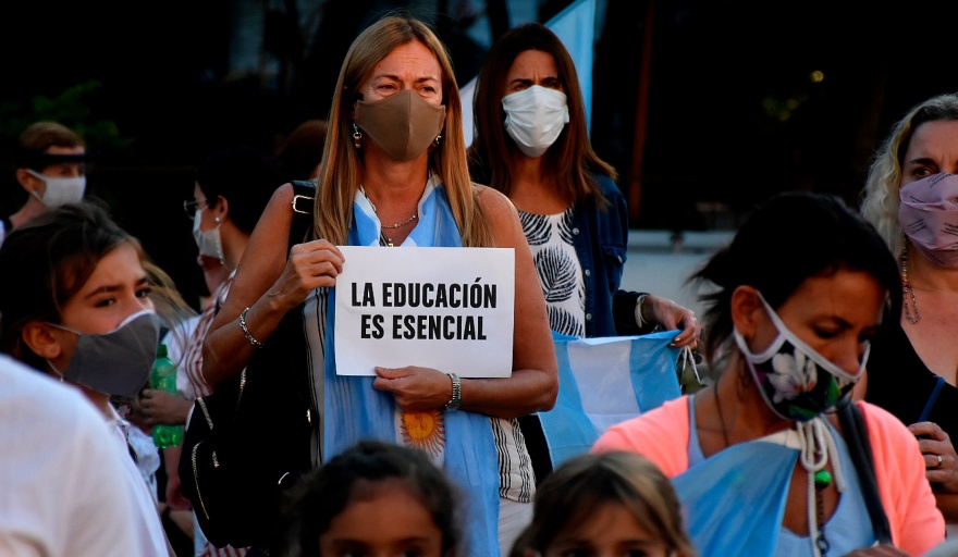 Lee más sobre el artículo Educación como servicio esencial: “No hacen más que disfrazar una vulneración de derechos”