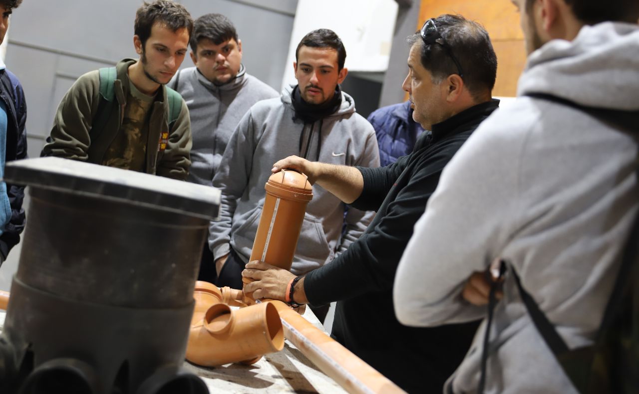 Lee más sobre el artículo Cursos de oficios de UNR: en dos horas se inscribieron más de 5 mil personas