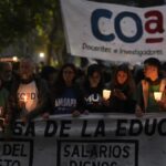 Rosario marcha con antorchas en defensa de la educación pública y mejoras de presupuesto