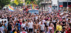 Lee más sobre el artículo Marcha del Orgullo en Rosario: “Basta de odio, ajuste y represión con más orgullo, libertad y comunidad”