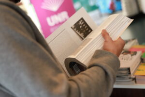 Lee más sobre el artículo Llega Noche de Librerías edición Fontanarrosa en UNR Editora