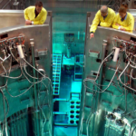 Milei anunció un “Plan Nuclear Argentino” mientras desfinancia el sector: alerta por la pérdida de soberanía tecnológica