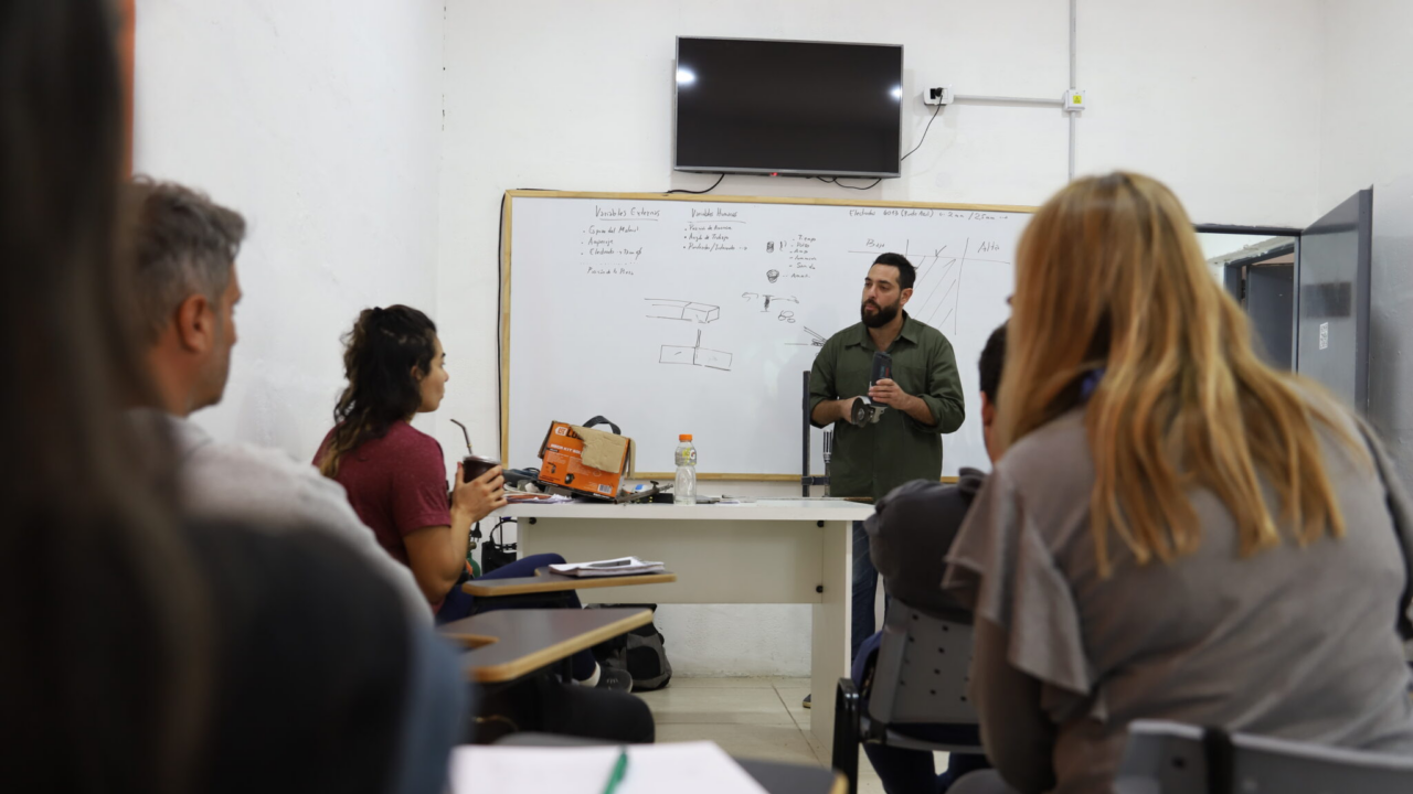 Lee más sobre el artículo Convocatoria docente para Oficios y Adultos Mayores