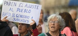 Lee más sobre el artículo Aseguran que las políticas contra jubilados son el principal componente del ajuste del gasto público