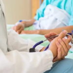 Médicos argentinos podrán ejercer en el exterior sin revalidar su título