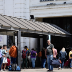 Polémica por la eliminación del control de documentación a menores en transporte internacional