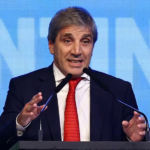 Caputo anticipó volatilidad cambiaria pero descarta “cimbronazo” en el marco de negociaciones con el FMI