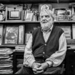 Esteban Bayer: “Estoy agradecido por la ola de solidaridad después de ese brutal ataque a la memoria de mi padre”
