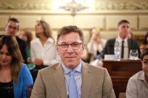 Lee más sobre el artículo Un senador oficialista anticipa posibles fechas para la Asamblea Constituyente