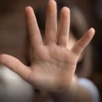 El drama de una niña de 6 años separada de su madre