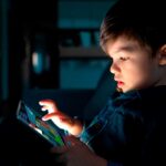 Crianza de infancias atrapadas por las pantallas