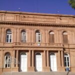 Denuncian que falta mantenimiento en el Normal 1 de Rosario, a pesar de tener licitación de obras aprobada