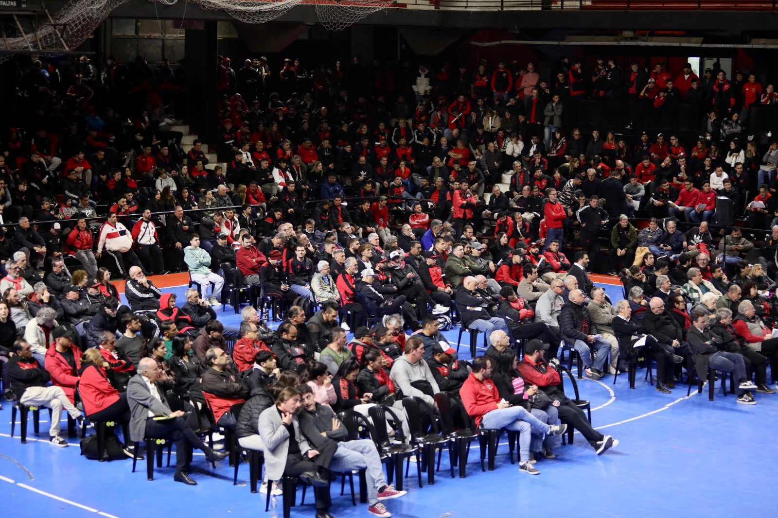 Lee más sobre el artículo Denuncian violencia institucional en la asamblea de Newell’s Old Boys