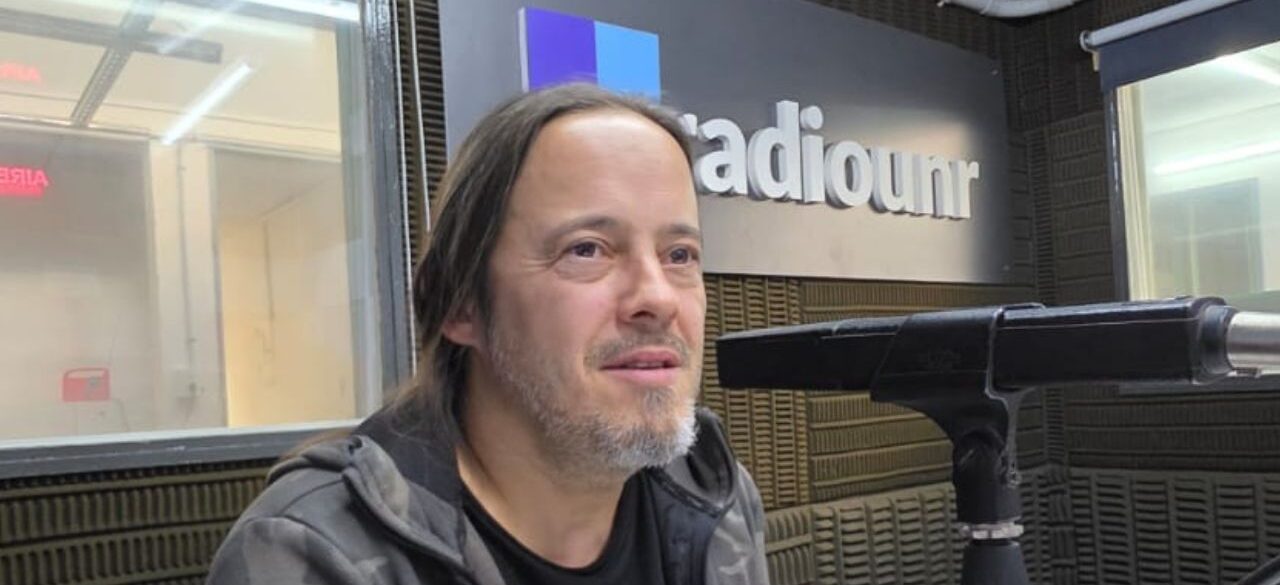 Lee más sobre el artículo Nico Ibarburu pasó por Radio UNR y presentó su nuevo álbum