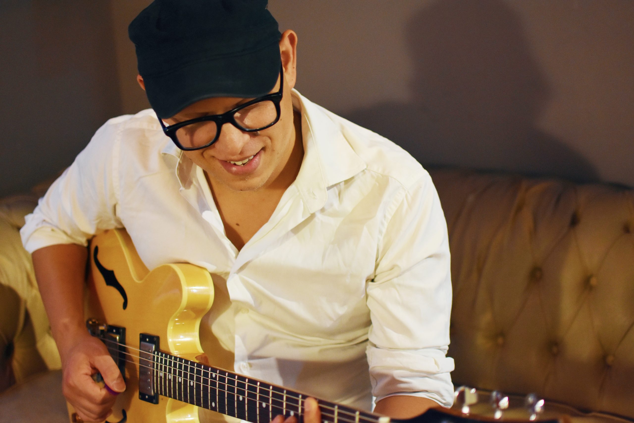 Lee más sobre el artículo Juan Gabino presentó su nuevo álbum de jazz en Radio UNR