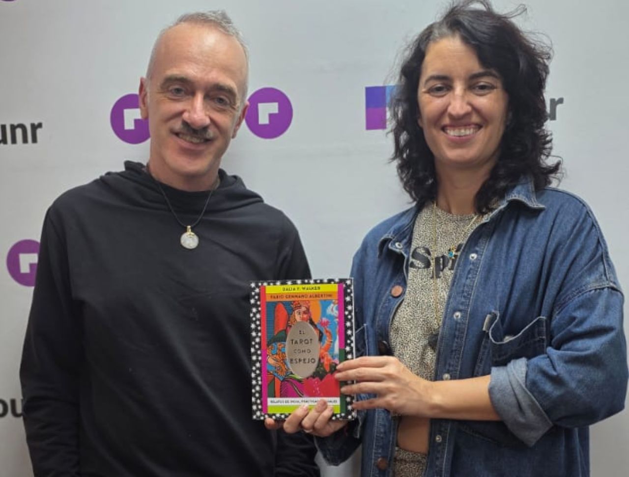Lee más sobre el artículo El arte de leer las cartas del Tarot de un modo sensible y profundo