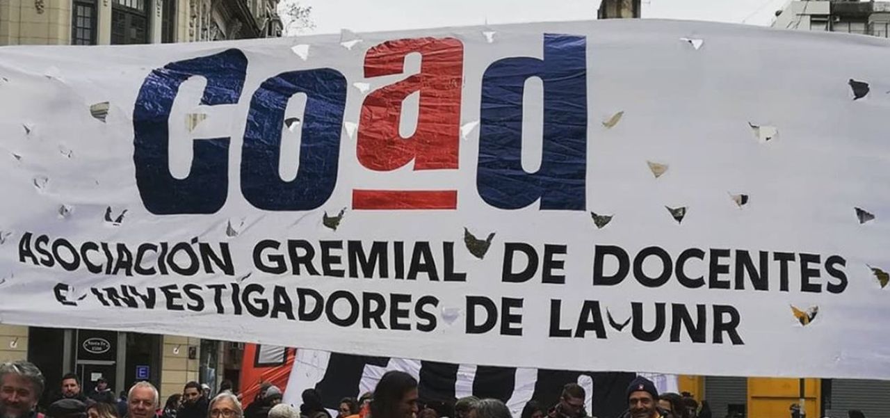 Lee más sobre el artículo Docentes e investigadores de la UNR iniciaron un paro por 48 horas