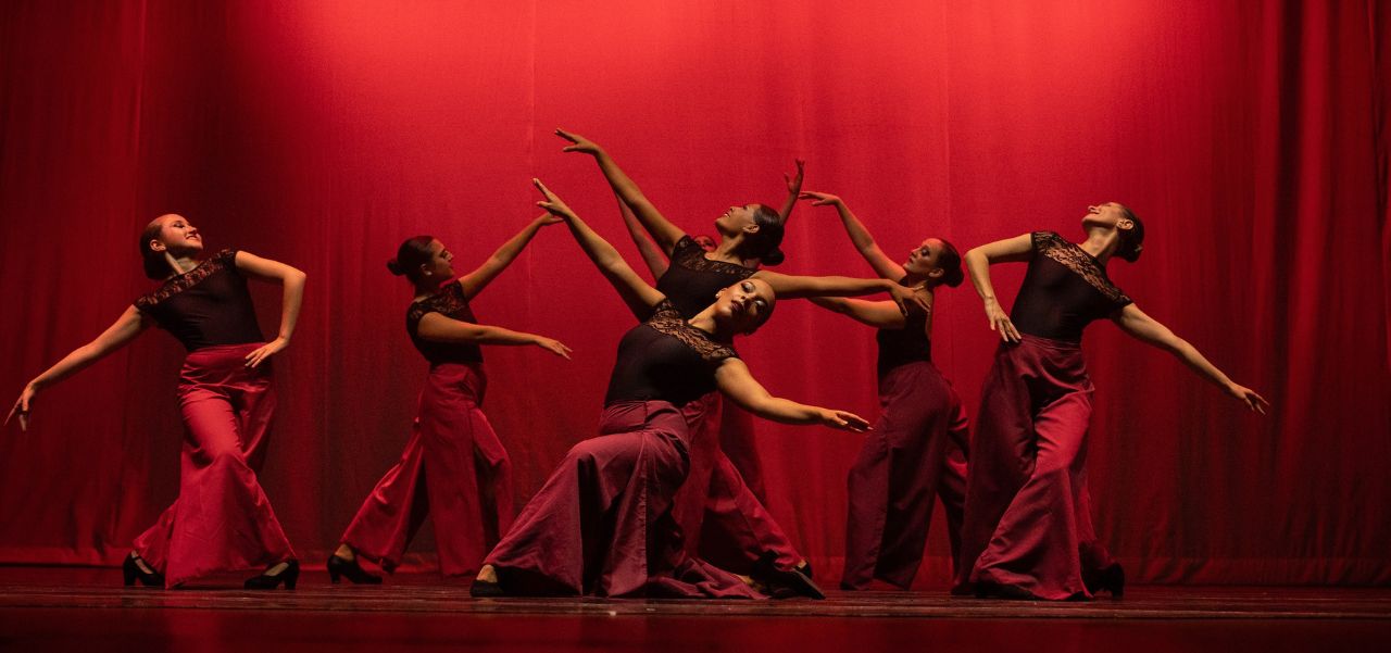 Lee más sobre el artículo La Escuela Municipal de Danza celebra su centenario en el Monumento a la Bandera