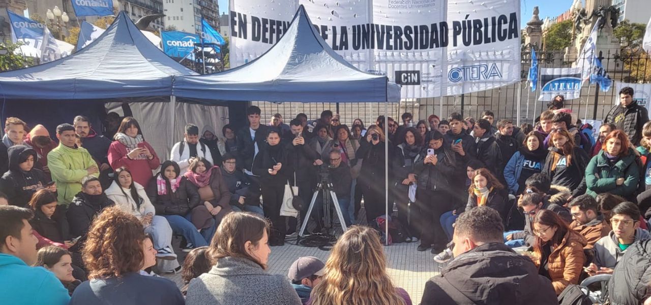 Lee más sobre el artículo Estudiantes universitarios alientan “una discusión seria que se merecen las universidades” en el Congreso