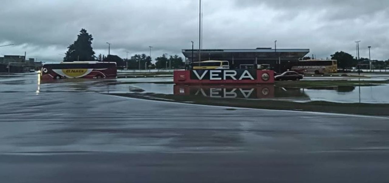 Lee más sobre el artículo Temporal en el norte santafesino: “Vera afronta la mayor tragedia de su historia”