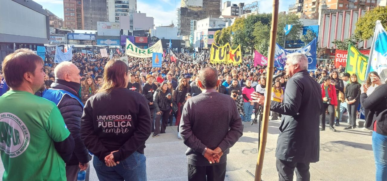 Lee más sobre el artículo La comunidad rosarina acompañó el reclamo del sistema universitario argentino