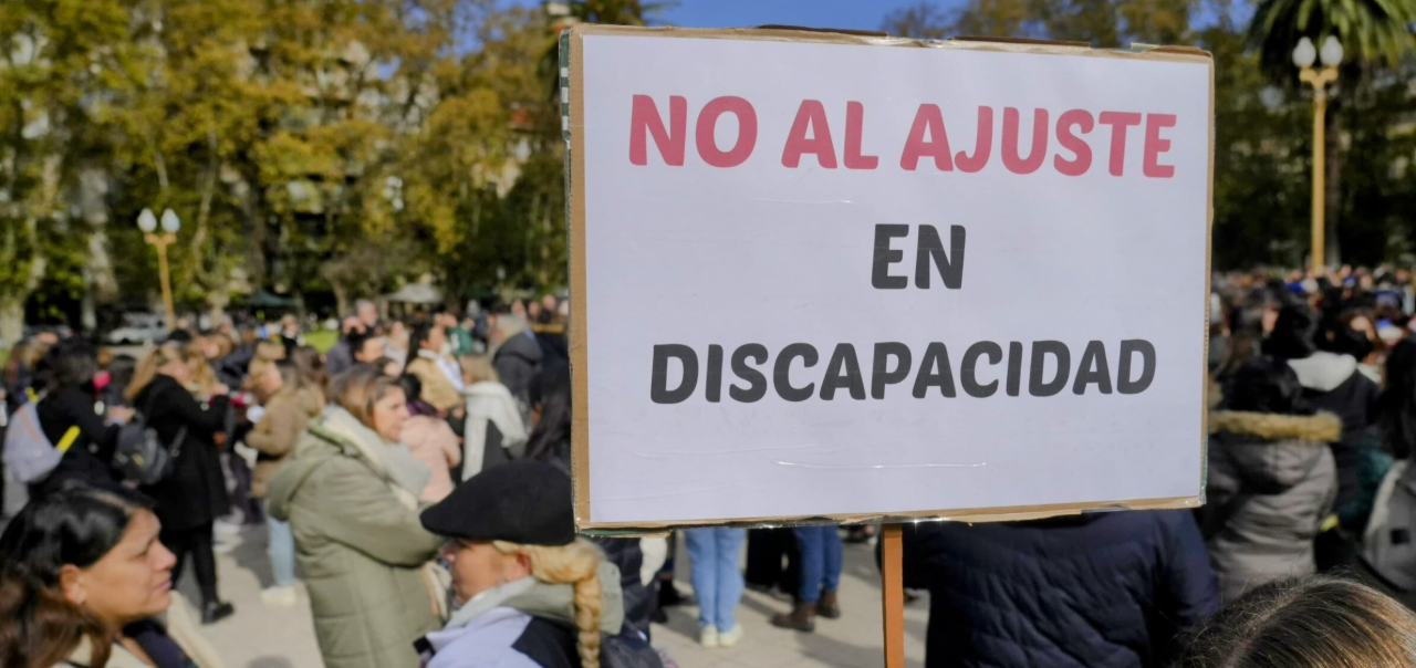 Lee más sobre el artículo Movilización por la Ley de Emergencia en Discapacidad: instituciones y transportistas exigen su aprobación