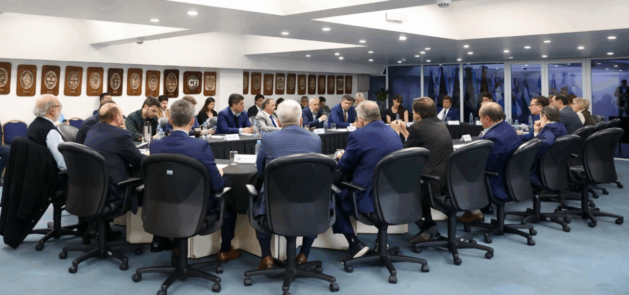 Lee más sobre el artículo Gobernadores se reunirán por la caída de la coparticipación y la falta de fondos nacionales