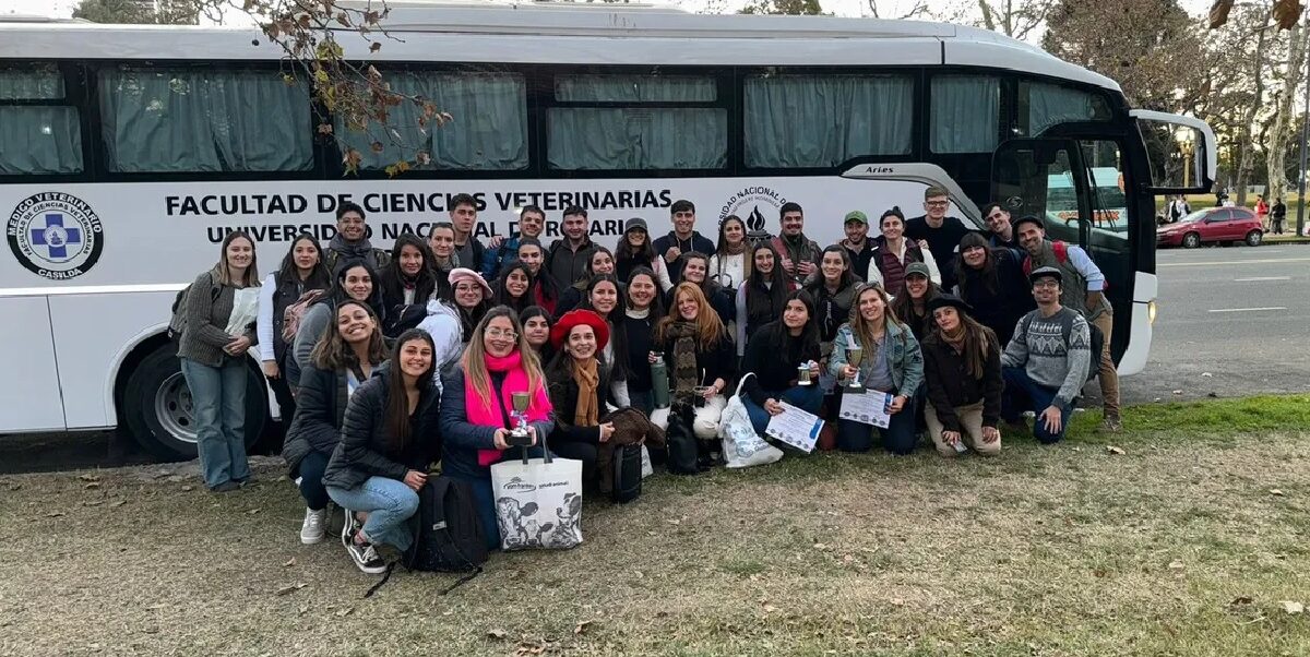 Lee más sobre el artículo Estudiantes de Veterinarias de la UNR ganaron en juras morfológicas de la Rural de Palermo