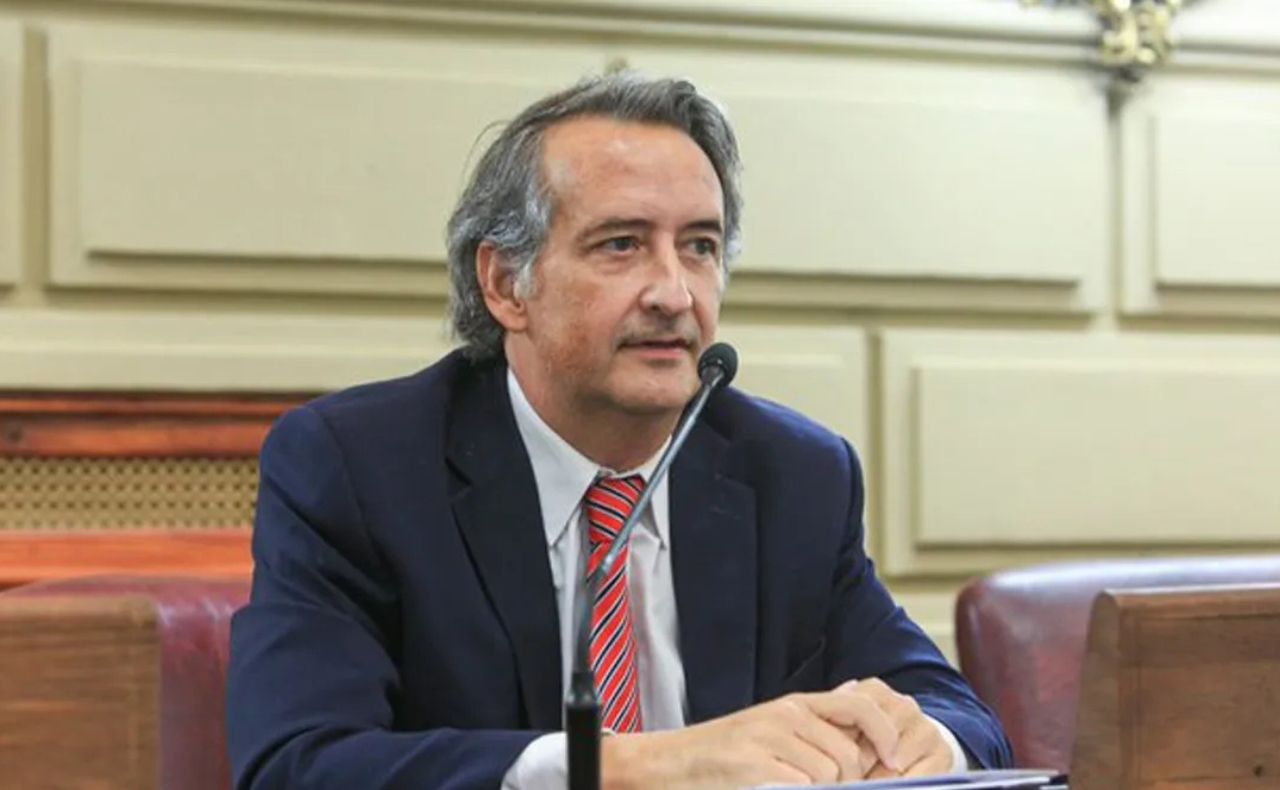 Lee más sobre el artículo Mayoraz denuncia un acuerdo de “casta” entre Pullaro y Monteverde en la Convención Constituyente
