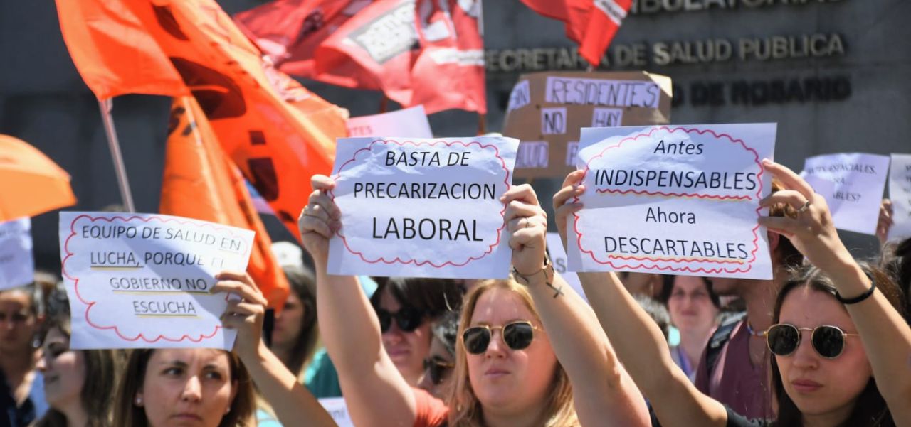 Lee más sobre el artículo Médicos residentes marchan en Rosario por “derechos básicos” como profesionales