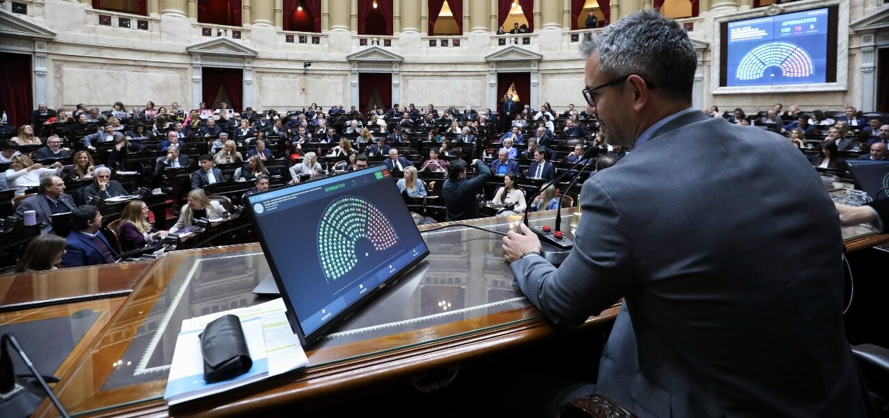 Lee más sobre el artículo La oposición anuló decretos clave de Milei y aprobó fondos para universidades y el Garrahan